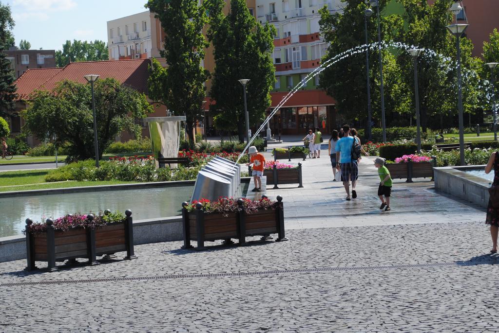 Family Apartman Дьюла Екстер'єр фото