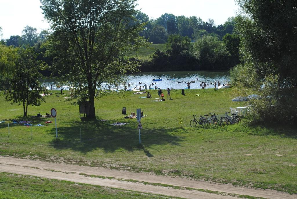 Family Apartman Дьюла Екстер'єр фото